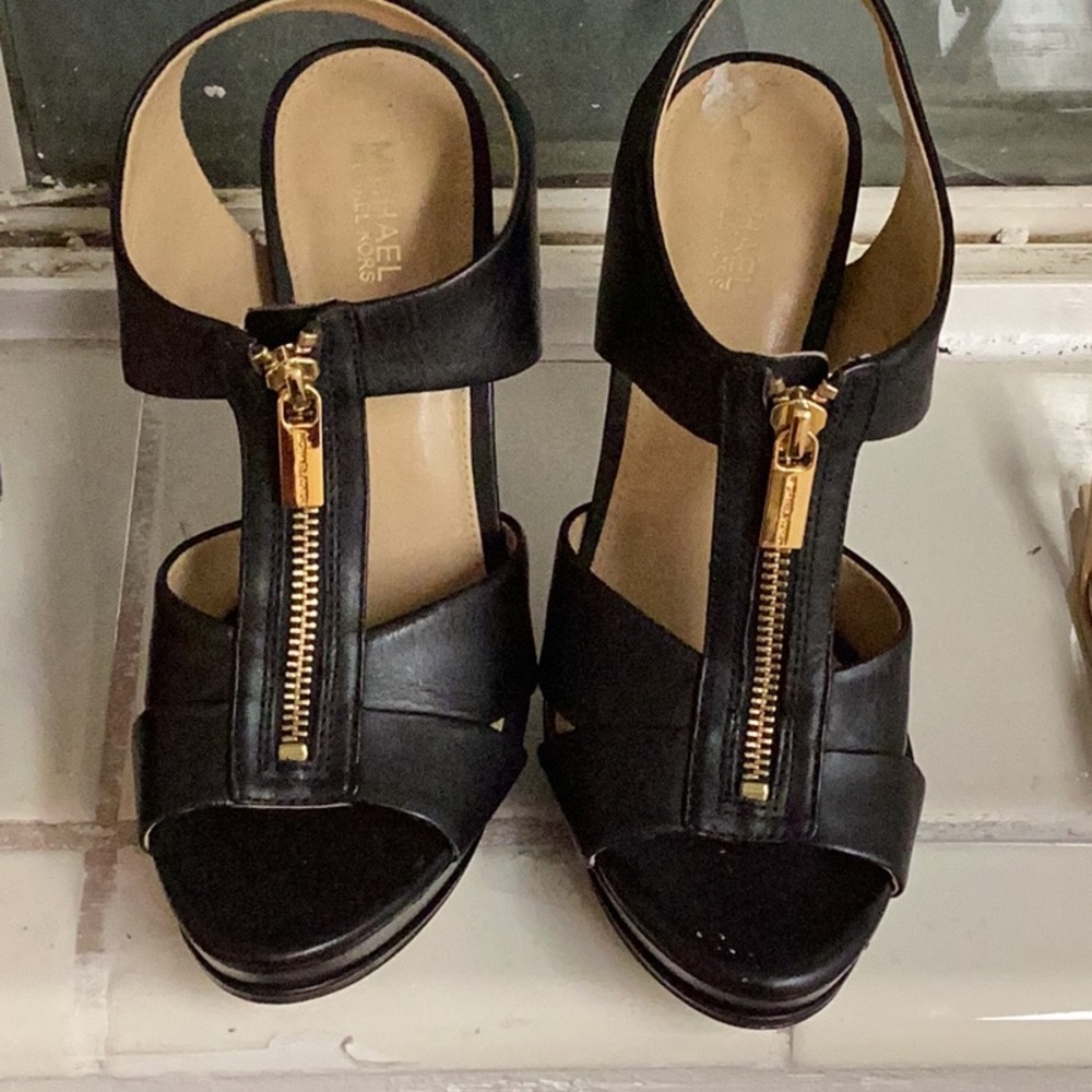 Michael‎ Kors Black Leather Heels with Gold Accent - Picture 2 of 4